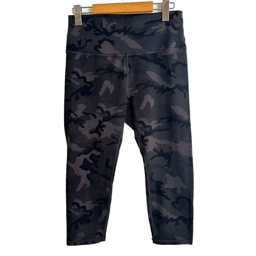 Zyia Active Forest Camo Luxe Hi Rise Capri Leggings Size 6/8